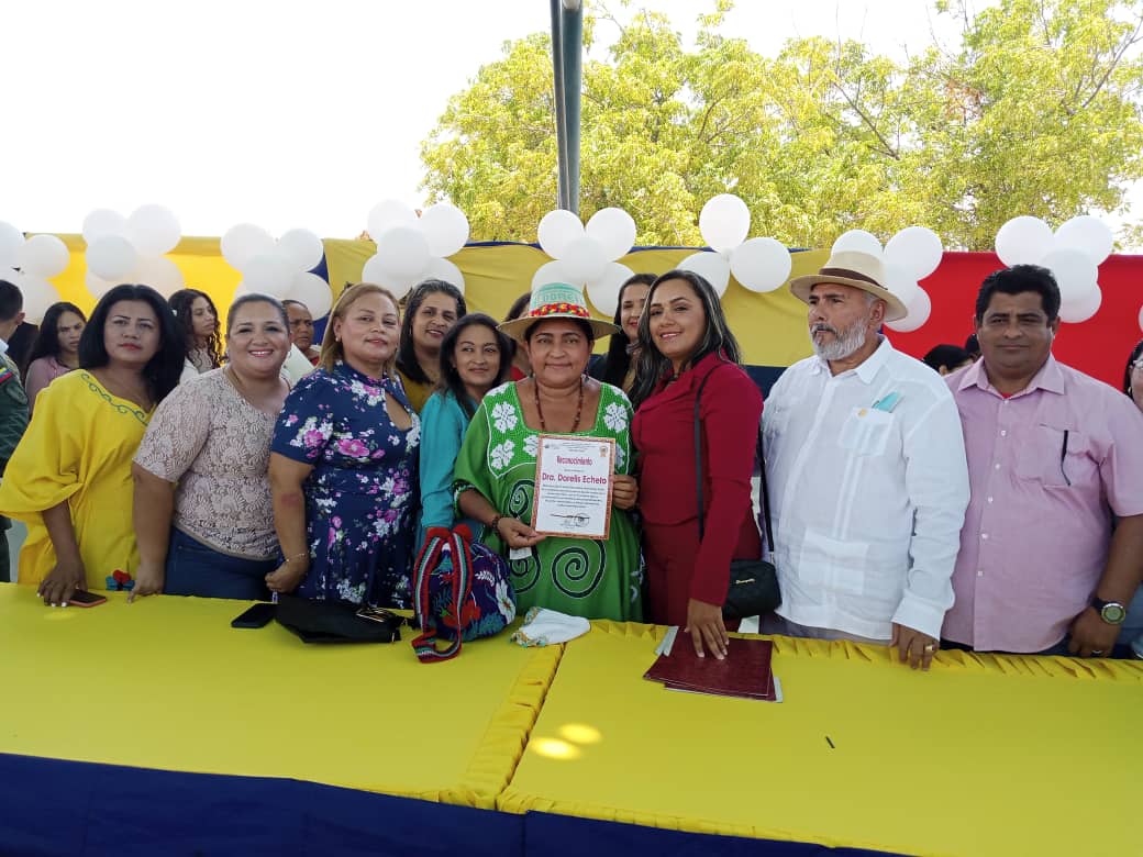 dorelisecheto's tweet photo. 71 estudiantes del Municipio Almirante Padilla reciben su título de Bachiller.
#MaduroIndestructible https://t.co/zE9N4kuSuY