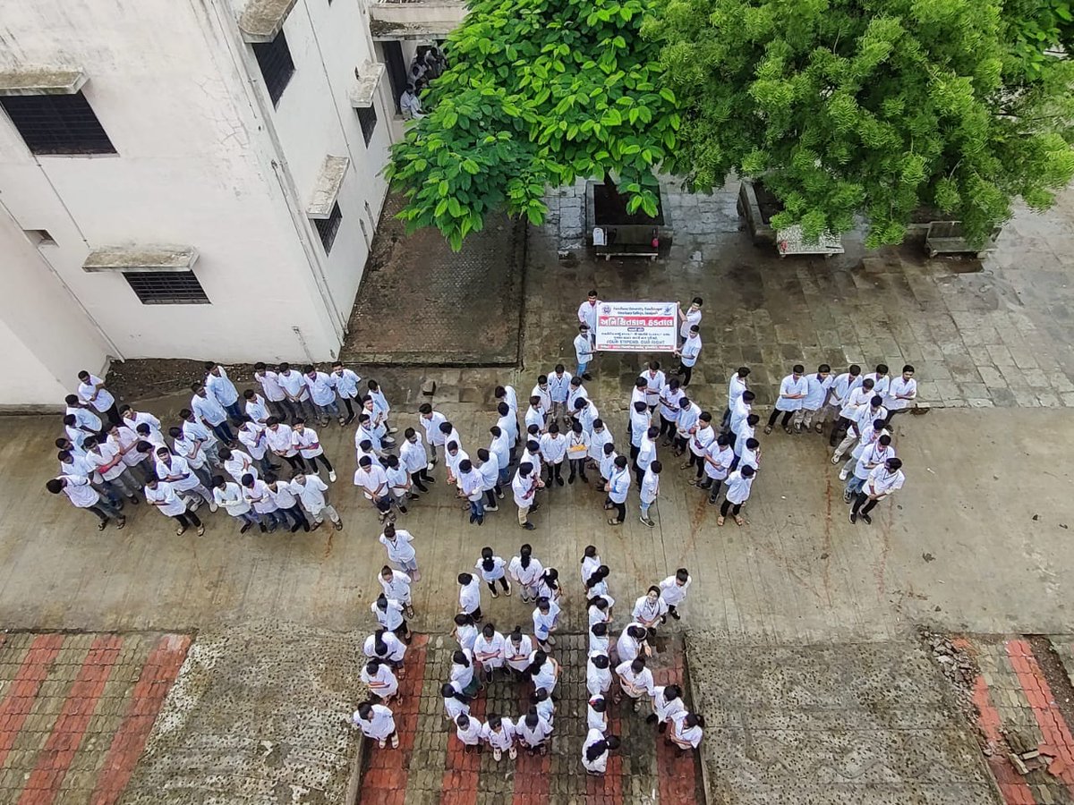Hitskatara047's tweet photo. Injustice anywhere is a threat to justice everywhere. Silence of gujarat government towards veterinary fraternity is simple indication of stupidity. Wake up gujarat government ! Increase internship allowance. https://t.co/ME80TFCpsX