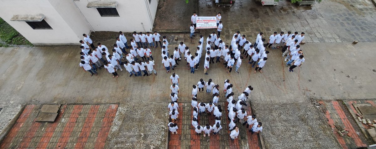 હાલ સુધી બેઠી હતી સરકાર જંપીને,કામે લગાડી દીધા બધાય ને લમ્પી એ,કામ થતા જ ભૂલી જાય પશુવૈદ્યો ને ,આ સરકાર તો બહુ જ દંભી છે.
Symbolic protest 
#Increase_Guj_Vet_Stipend
#Guj_vet_union <a href="/CMOGuj/">CMO Gujarat</a> <a href="/Bhupendrapbjp/">Bhupendra Patel</a> <a href="/KanuDesai180/">Kanu Desai</a> <a href="/RaghavjiPatel/">Raghavji Patel</a> <a href="/CRPaatil/">C R Paatil</a> <a href="/BJP4Gujarat/">BJP Gujarat</a> <a href="/Divya_Bhaskar/">Divya Bhaskar</a> <a href="/Drvet29/">Dr Vet</a>