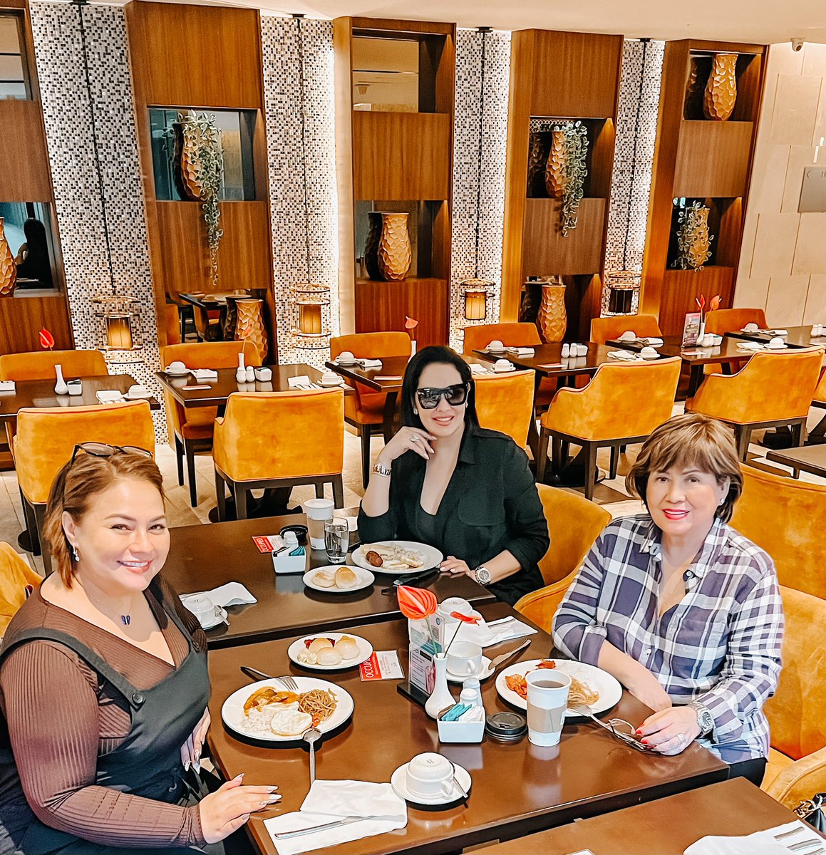 iloveruffag's tweet photo. Maayong buntag, Cebu! ☕️☀️💋 Having delicious Cebuano breakfast with the Mudra &amp; the Momshie. See you tonight at the red carpet premiere of #MaidInMalacañang at SM CITY CEBU! 63 million in just 3 days! Maraming salamat po!! ❤️❤️❤️ https://t.co/f3GgEzUKYt