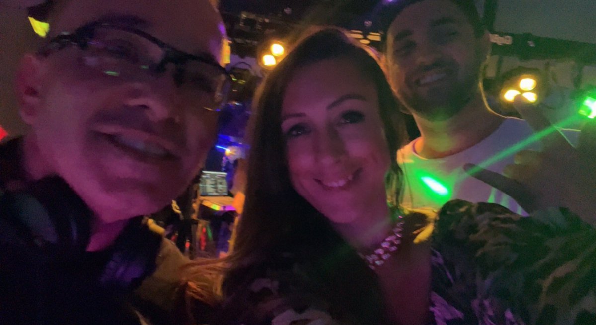 Ladyst4rr's tweet photo. Its good to visit my hometown! Errbody missed me 🥰💯🙌🏻🔥🔥🔥 PARTY WAS lit at Bar when they saw me come in 🤪🥳🥳🥳🤩 I had too much fun to take pics all the time!! Sometimes letting go of web3 and LIVING it up is what U gotta do🥳🥳🥳
#LikeARockstar https://t.co/FF4yah1c4V