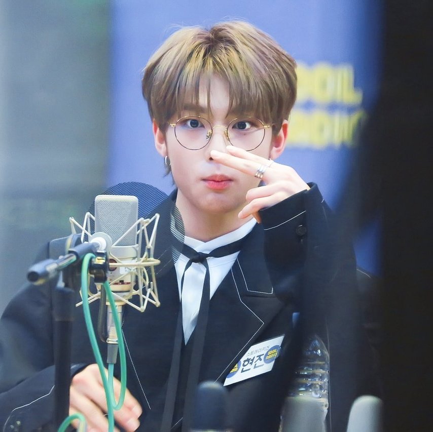 DANCERACHAFILES's tweet photo. bringing back this PRINCE LOOK of hwang hyunjin🤍 #HYUNJIN #현진 #straykids @Stray_Kids https://t.co/zlvXPo9Ky0