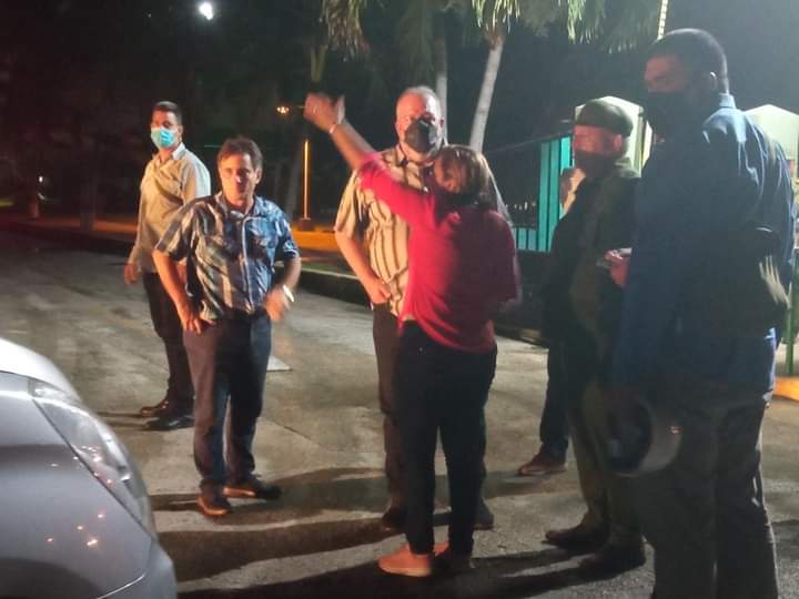 AleLRoss198's tweet photo. Difícil situación en matanzas. Estamos en tiempo de solidaridad, de enfrentar juntos las dificultades y los problemas. Los principales dirigentes del gobierno y el PCC están en el lugar del siniestro supervisando. #FuerzaMatanzas Cuba está con ustedes. #CubaPorLaPaz #UnMejorPais https://t.co/uz6iha2c00