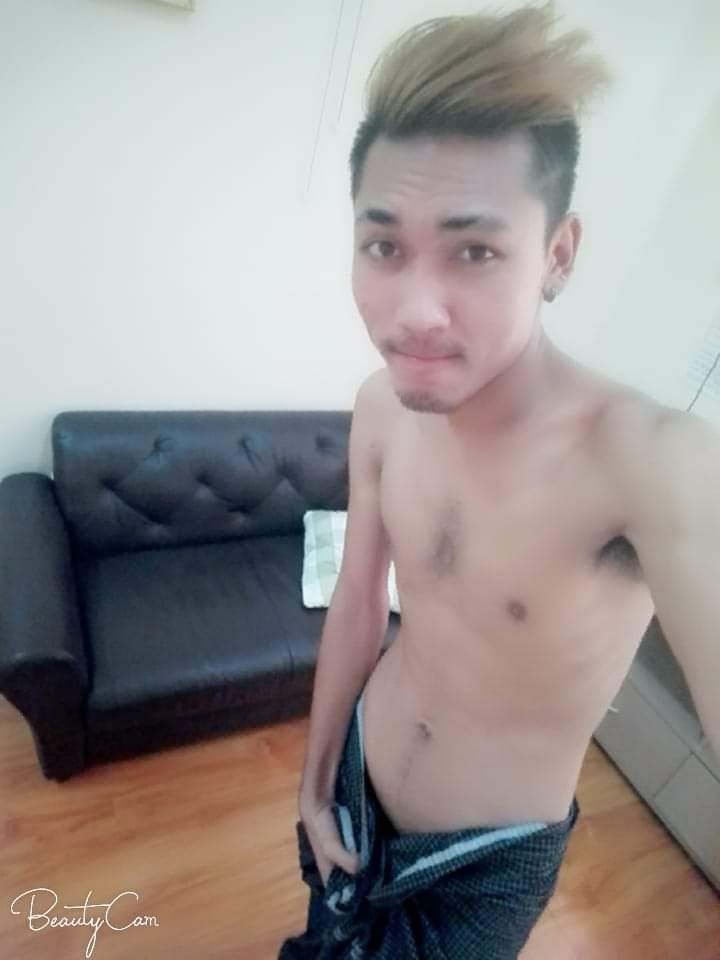 YgnLeo's tweet photo. ချစ်သေးလား အရင်လို😊😊😊 https://t.co/YeF6z8sBlW