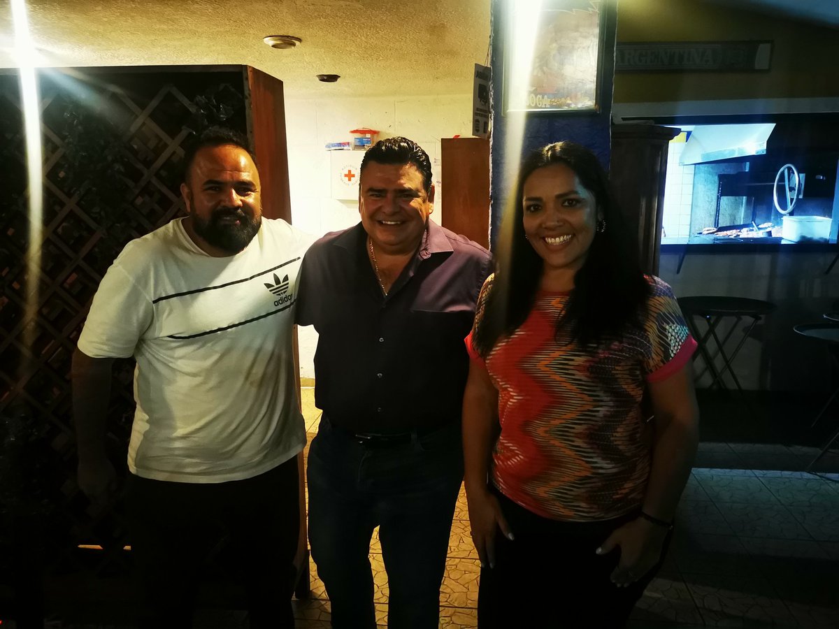 fexil33's tweet photo. Con un lider y caballero https://t.co/FOMg00oeYn