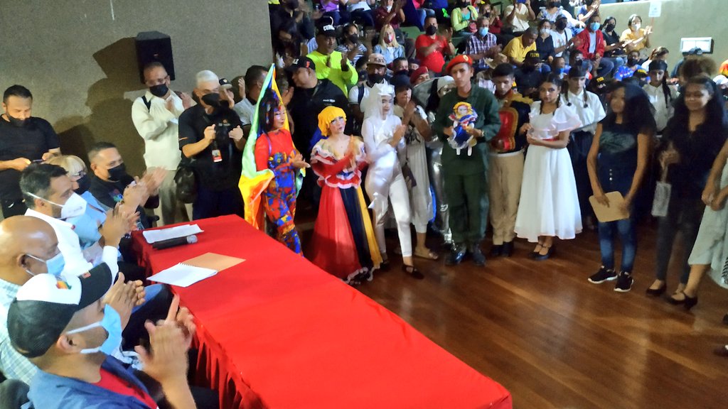 🗣️ Asi lo dijo alcalde @LuisJonasReyes: 'Les invito a seguir transitando por los caminos de #Chávez y demostrar de que estamos hechos para respaldar las acciones del Pdte.@NicolasMaduro y consolidar los logros de la Revolución.'
@dcabellor
#5Ago
#VenezuelaEsPaz 
#NaGuaraLuisJonas
