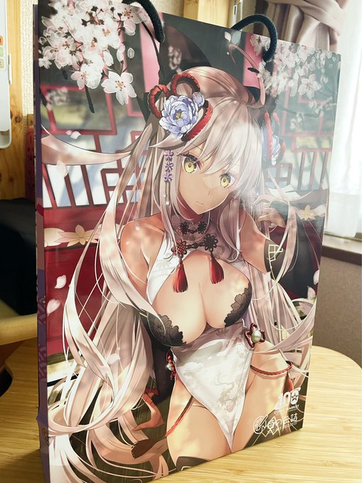 その1 ◆ペーパーバッグ
せっかくのC100記念回なので、A4サイズのペーパーバッグ作りました。゜+.(・∀・)゜+.゜大きくもなく小さくもなく、持ち運びやすいいいサイズだと思います〜🥰
(エアコンのリモコンは付属しません) 