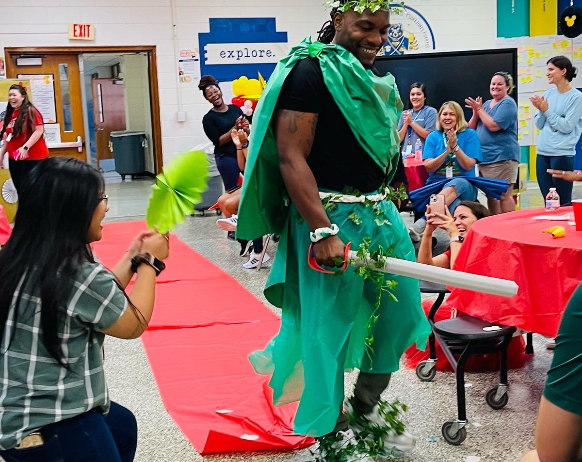 mocha_angel1980's tweet photo. I have no words! We have some talented staff members at Blanton. This was so much fun this morning!!! 😆❤️💛🖤💙🐻💙💛 #RipTheRunway  💚💚💚💚#Isibindi #BlantonBruins https://t.co/2HP6Kt9aDl