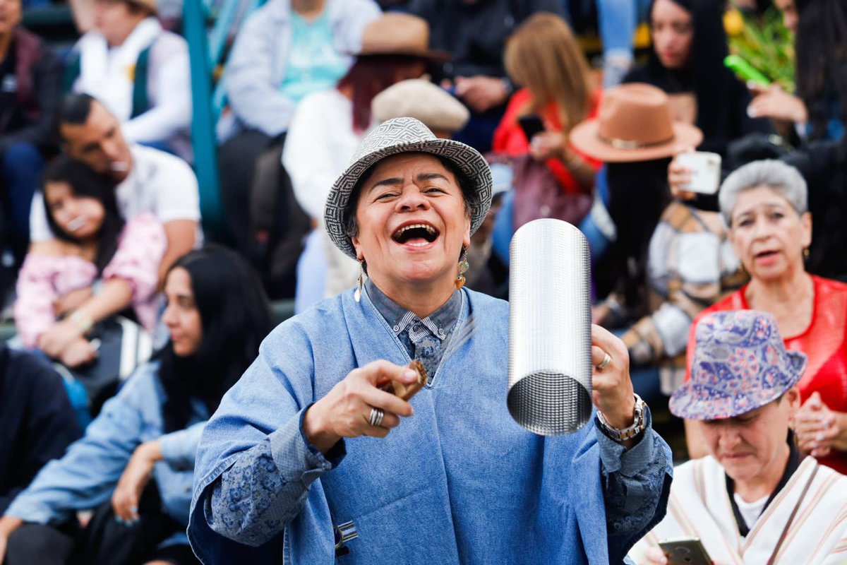 AlcaldiadeMed's tweet image. ¡Nuestra #FeriaDeLasFlores2022 llega a los corregimientos!, llevando alegría, flores y muchos colores a cada uno de ellos. Porque en #MedellínAquíTodoFlorece 🌺.