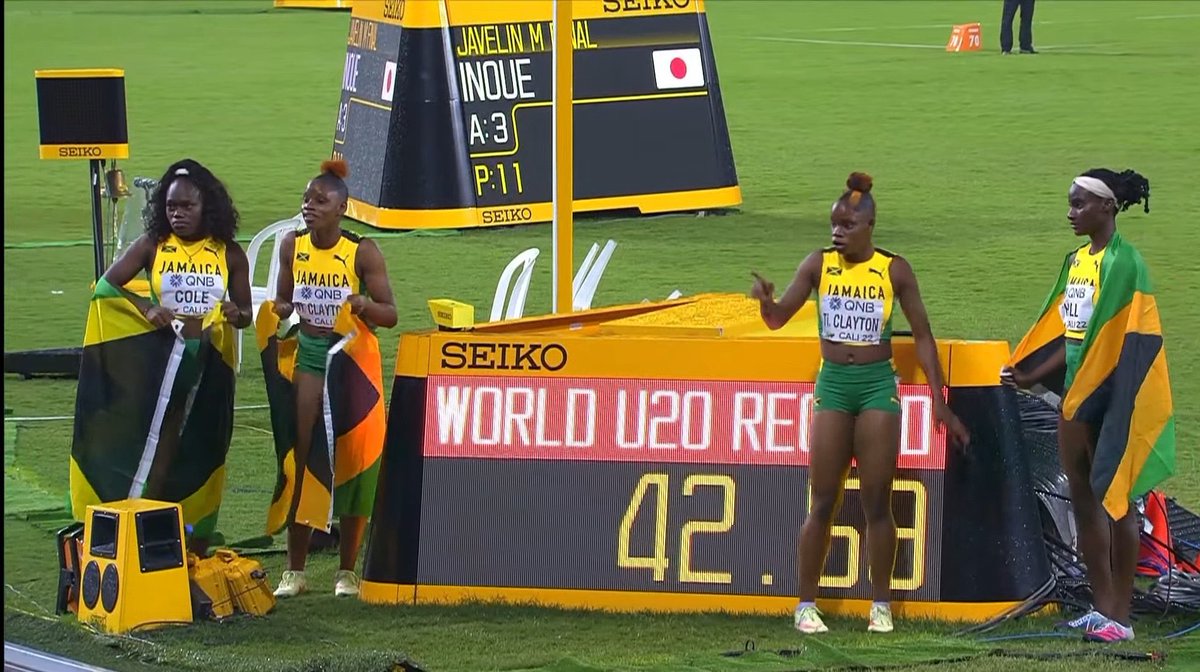 TeamJA876's tweet photo. 💥BOOM💥 

#TeamJamaica 🇯🇲 clocks 42.59 to break 4X100M WORLD U20 RECORD. 🔥🔥🔥

Serena Cole ➡️ Tina Clayton ➡️ Kerrica Hill ➡️ Tia Clayton. Well done! 🖤💚💛

(📸 TW: @Franchiseplaya5) https://t.co/ztKGwyaZcy