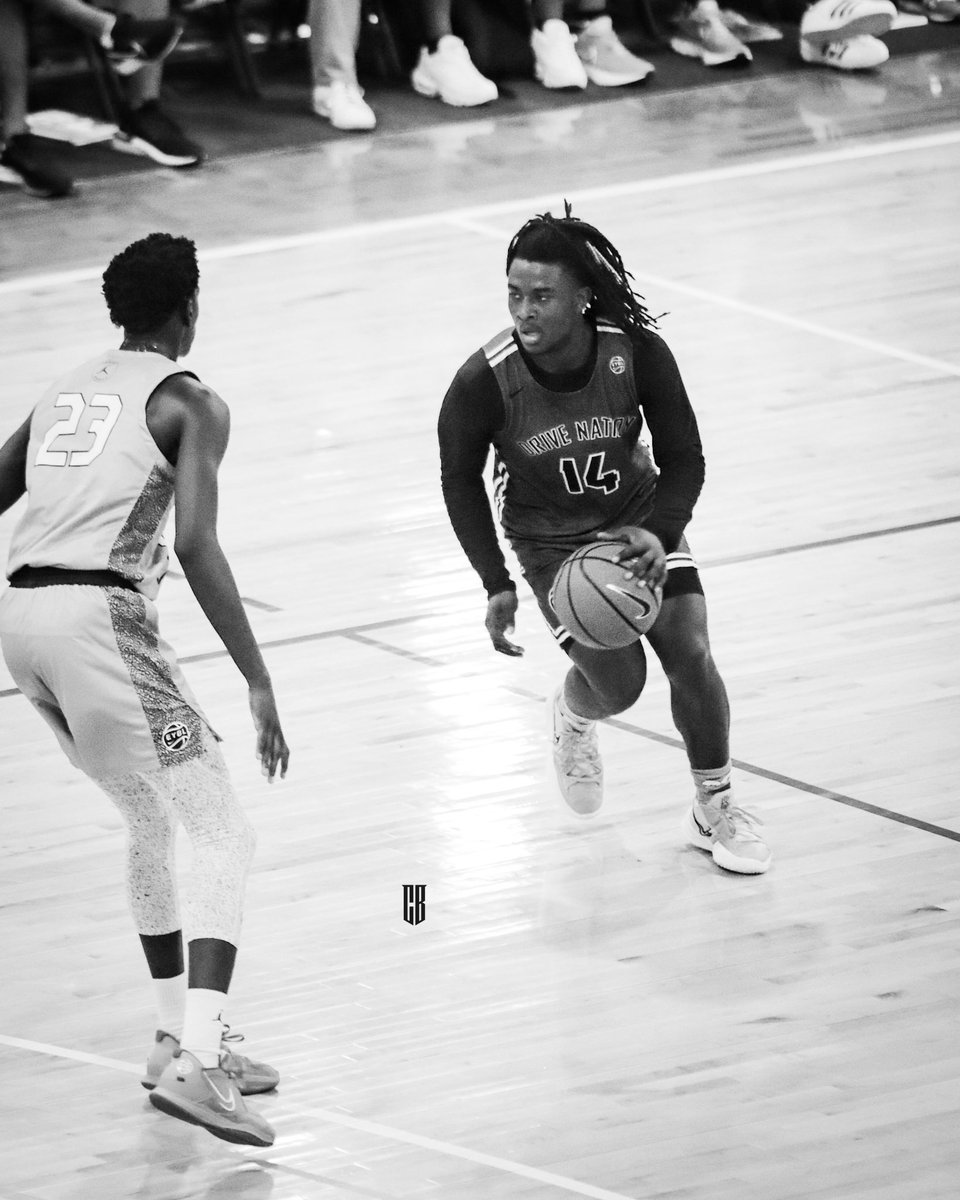 🧰🏀‼️

@JamyronKeller / @drivenationeybl 

@cblens44 
#eybl #kansascity #basketball #basketballphotography #nike #nikebasketball #blackandwhitephotography #colorphotography #passion #lovethegame #hardwork #photography #travelphotography #2022eybl #cblens44