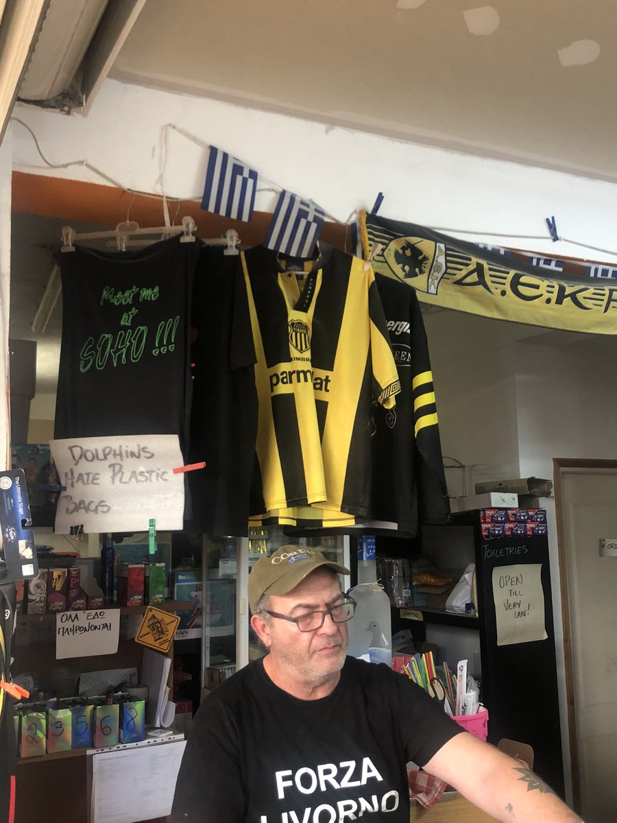 ferchubzuro's tweet photo. Supermercado en Ios, Grecia. “Tan solo alcanza con decir a donde sea, que Uruguay es el país del Peñarol” https://t.co/OmwhQQRTKj