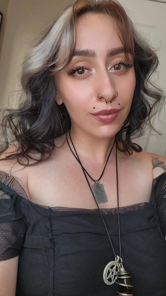 erica_arcane's tweet photo. 🦨🌙 https://t.co/IubSDFXCe1