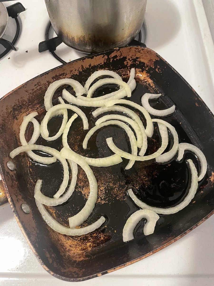 EarlyEyesBand's tweet photo. Dinner 🤤 https://t.co/9SIOCf1Wqw