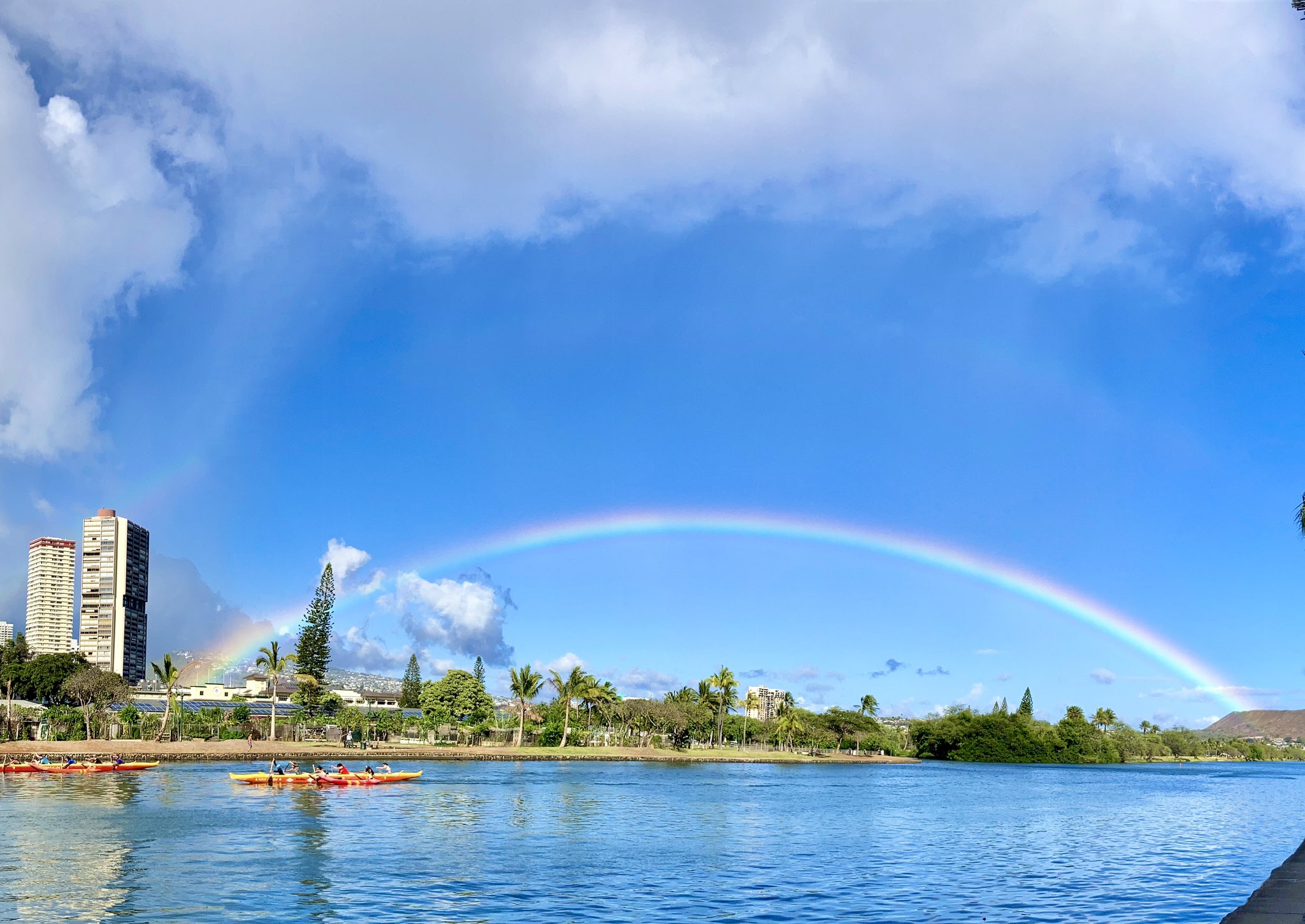 アロハセブン 公式 𝔸𝕃𝕆ℍ𝔸 一昨日の夕方に出た虹で 𝘏𝘢𝘱𝘱𝘺 𝘈𝘭𝘰𝘩𝘢 𝘍𝘳𝘪𝘥𝘢𝘺 うっすらダブル です ハワイ 旅工房 ワイキキ ハワイ好きな人と繋がりたい ハワイ旅行 虹 T Co 5tvapmn2bz Twitter