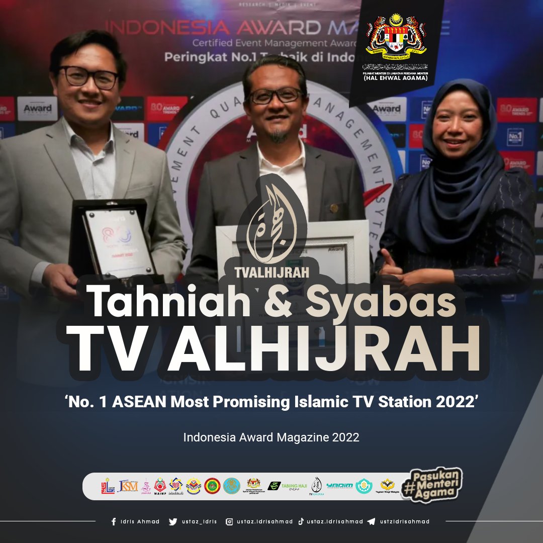 ustaz_idris's tweet photo. Alhamdulillah, tahniah dan syabas diucapkan kepada @TVAlhijrah diberi anugerah 'No. 1 ASEAN Most Promising Islamic TV Station 2022' di Indonesia Award Magazine 2022. https://t.co/LTYKPY6lXk