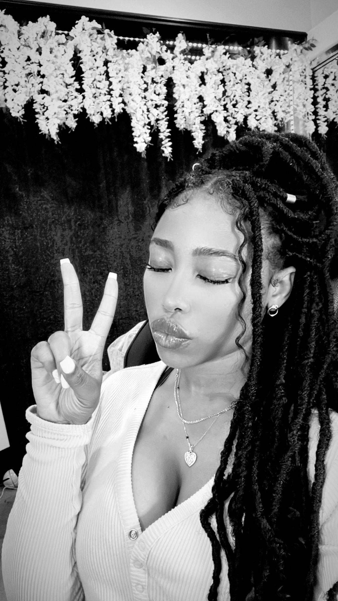 Chaotic Allure on Twitter: "Live right now https://t.co/szIW8HASbz