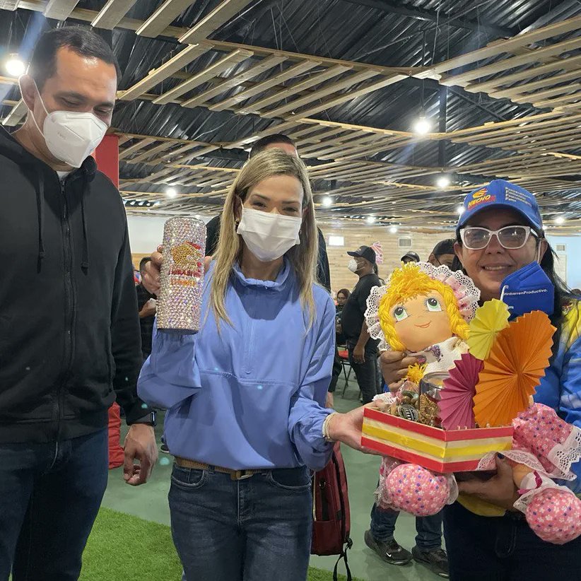 Emprendedores de Lara fortalecidos por el apoyo del ministerio de Comercio Nacional

<a href="/DhelizAlvarez/">Dheliz Álvarez</a>
<a href="/Iribarren_Alc/">Alcaldía de Iribarren</a>
<a href="/LuisJonasReyes/">Luis Jonás Reyes</a>
<a href="/NicolasMaduro/">Nicolás Maduro</a>
<a href="/delcyrodriguezv/">Delcy Rodríguez</a>
<a href="/luis_villegasr/">Tcnel. Luis Antonio Villegas Ramírez</a>
mincomercionacional.gob.ve/?p=11285