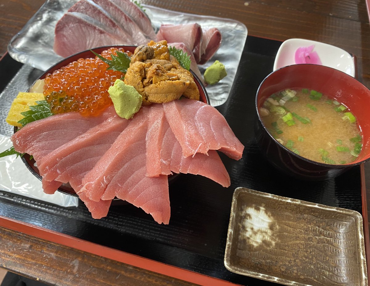 yu_ri_ch's tweet photo. マルトマ���んでて魚金食堂へ
ネタが大きくて、びっくり〜🙌
美味しかった〜♡

＃魚金食堂
#苫小牧 https://t.co/Vmi5tVfLHm