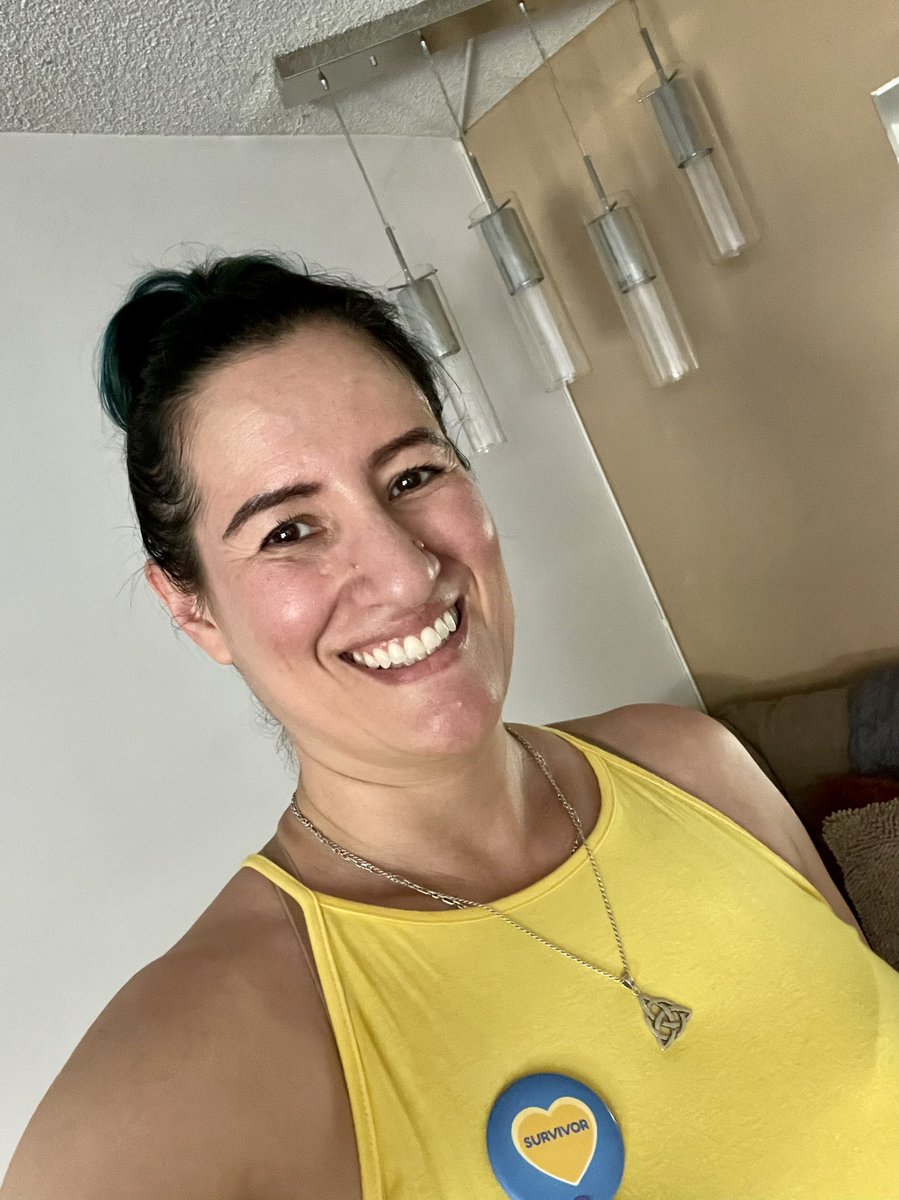 _monicalalvarez's tweet photo. Choosing to #addyellow today to support my fellow COVID-19 survivors, countless people that are still suffering from the long term effects, to acknowledge all of the inexcusable losses we’ve had over the last 2 1/2 years, and especially for my dad, who we lost 7/20/20. 💛💙 (1/2) https://t.co/N7W2rtF5CZ