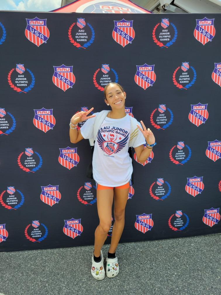 Laveyah_Hill3's tweet photo. JUNIOR OLYMPICS!!!! Thank you so much for having me! It’s was such a blessing to be competing against the best of the best. I set new PR’s and there are definitely more to come in the future. I will never forget this experience. High school track is now complete✅ https://t.co/u4c3JcIODn