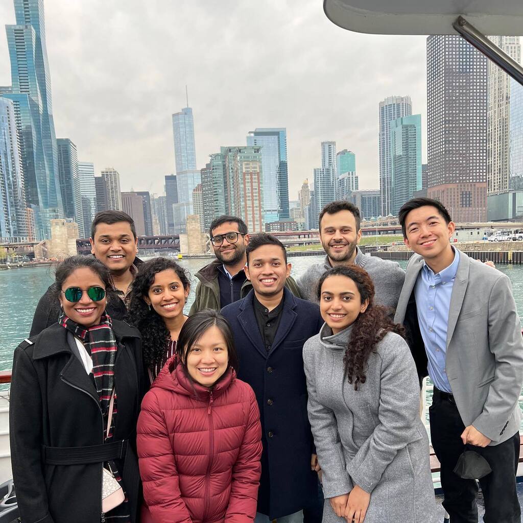 taleanski's tweet photo. Chicago and friends. 🥰 #latergram #chicago #throwback #missingchicago https://t.co/d7jykZZSrZ https://t.co/fArsVMXpzC