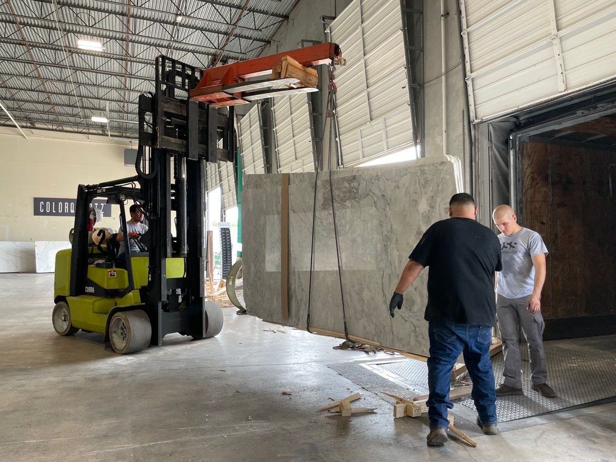 SurfacesAnd's tweet photo. Another delivery of Durango Travertine 2CM and Bianco Vego Marble 2CM from Mexico to Quartz Surfacing and Stones (Houston, TX) - Now ready to take an order! #beinspired #yourpeaceofmind #naturalstones #travertine #marble #fullslabs #outdoordesign #indoordesign #commercialdesign https://t.co/Fxla0MO0DA