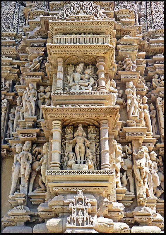 AvdheshanandG's tweet photo. कला व वास्तु की विविध विधाओं के साथ पारम्परिकता व अतीत की श्रेष्ठताओं को सहेजने का आशय अपने आत्मगौरव की अभिव्यक्ति से है।भारतीय संस्कृति निसर्ग  नियामकों के साथ नित्य एकीकृत है; इस  दिव्य संस्कृति का उपासक होने पर हम भारतीय गौरवान्वित हैं! 

#AvdheshanandG_Quotes #HarGharTiranga https://t.co/tpkrwJ25xe