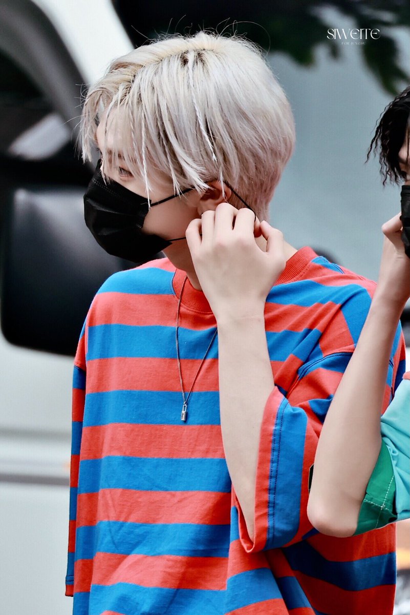 siweite_'s tweet photo. 220805 뮤직뱅크 출근  

#jungsu #정수 
#엑스디너리히어로즈 #XdinaryHeroes https://t.co/tXgrWFxBAi