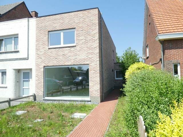 MyFutureHome_'s tweet photo. #TeHuur ๐ก woning, 3 slpks, tuin, parking
๐ #Berlaar ๐ฐ โฌ 1100 per maand |
๐ธ Contacteer de verhuurder en bekijk meer foto's op https://t.co/nMgosEZU1o
#myfuturehome #vastgoed #tehuur #Berlaar #Antwerpen #Huis #Huistehuur #vastgoedplatform https://t.co/LD39hnjycs