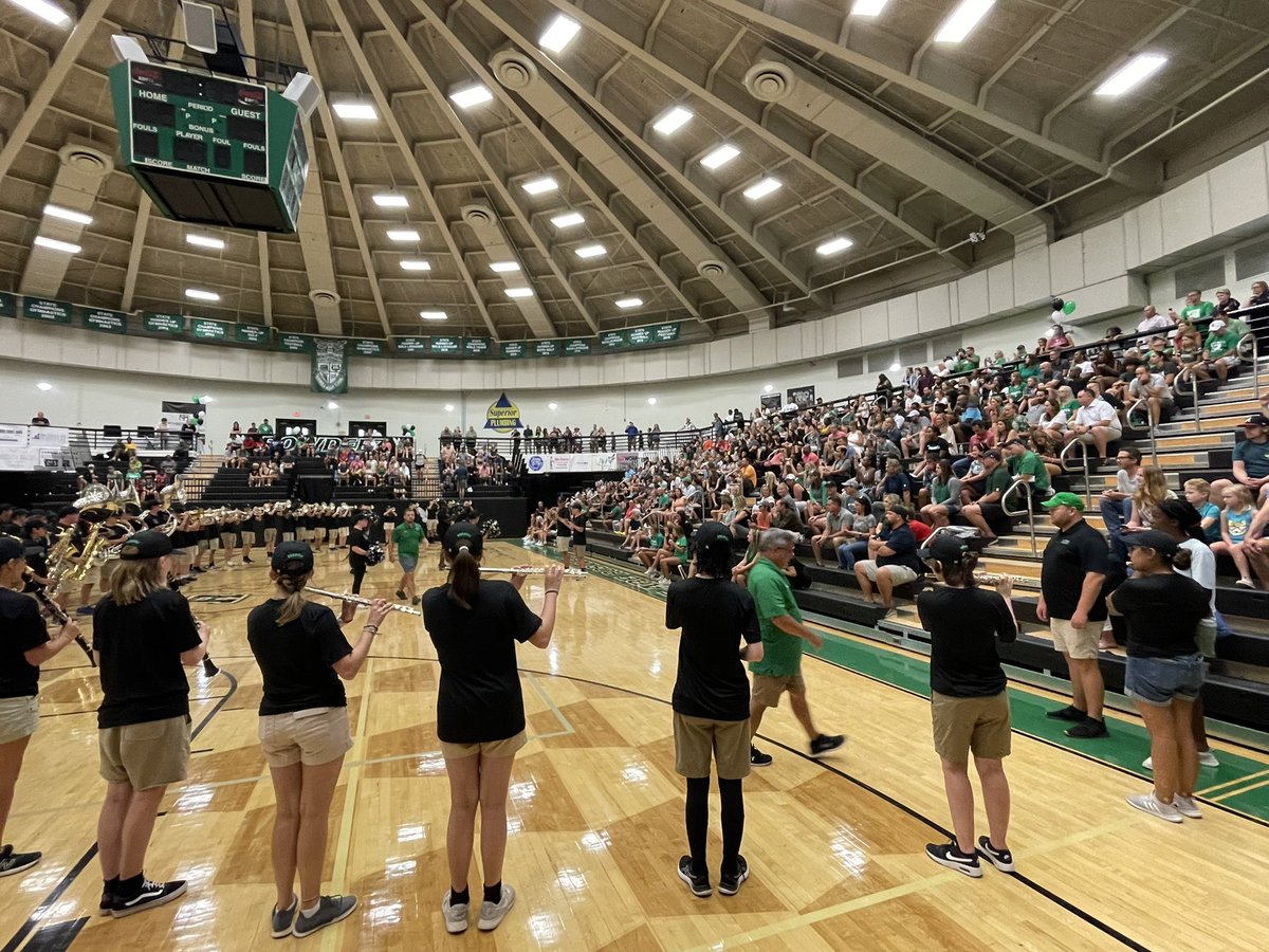 roswellsports's tweet photo. Meet the Hornets tonight was a HUGE success tonight! What a great event put on by our Football, Cheer, and Band programs! Stoked about the upcoming season! #LL5 @TDCROSWELL @HornetsRHSCheer @RoswellBands @caprewett @latoya_miley @FultonAD_crafts https://t.co/dnIg3LI1Mc