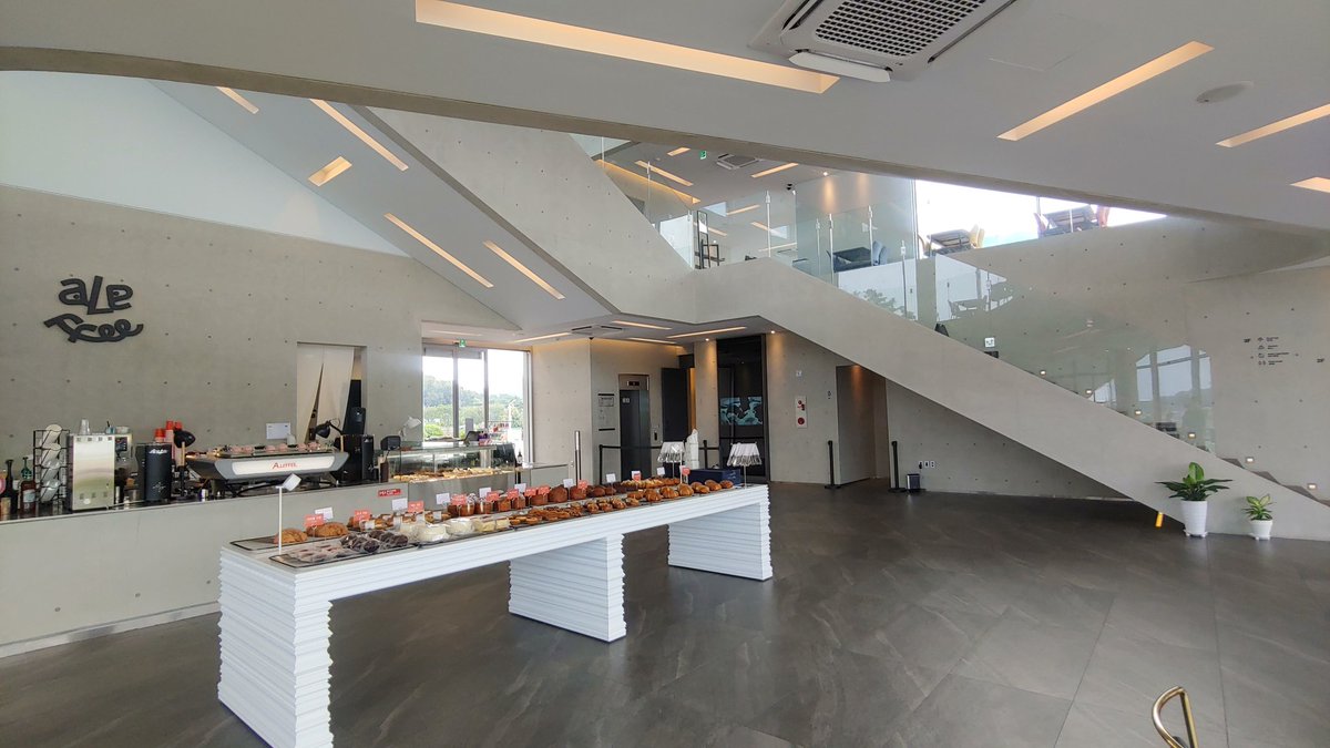 오늘 부부만남 약속이 있었는데 아침에 펑크~ 젠장 
아내와 아산 데이트 중