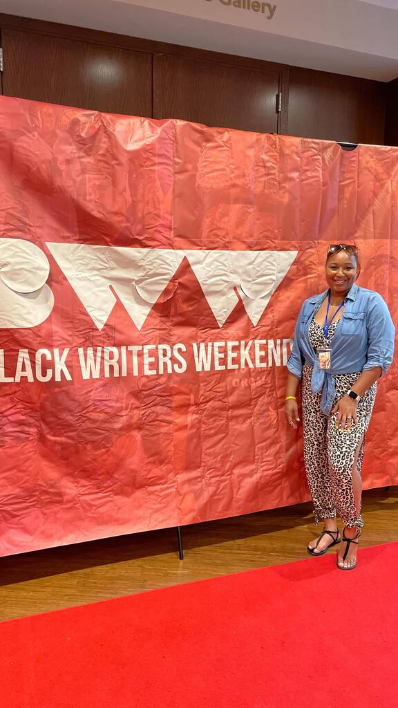 mrsnikkimurphy's tweet image. #BlackWritersWeekend Day 1 is in the books! 📚😄

See you at the Say Her Name Panel tomorrow, 8/6, at 1pm at @parlorden &amp;amp; I will be selling signing copies of my book, Home For Hurricanes.

Let’s talk healing, storytelling, and laugh together 😄
•
•
… instagr.am/reel/Cg5gym3F_…
