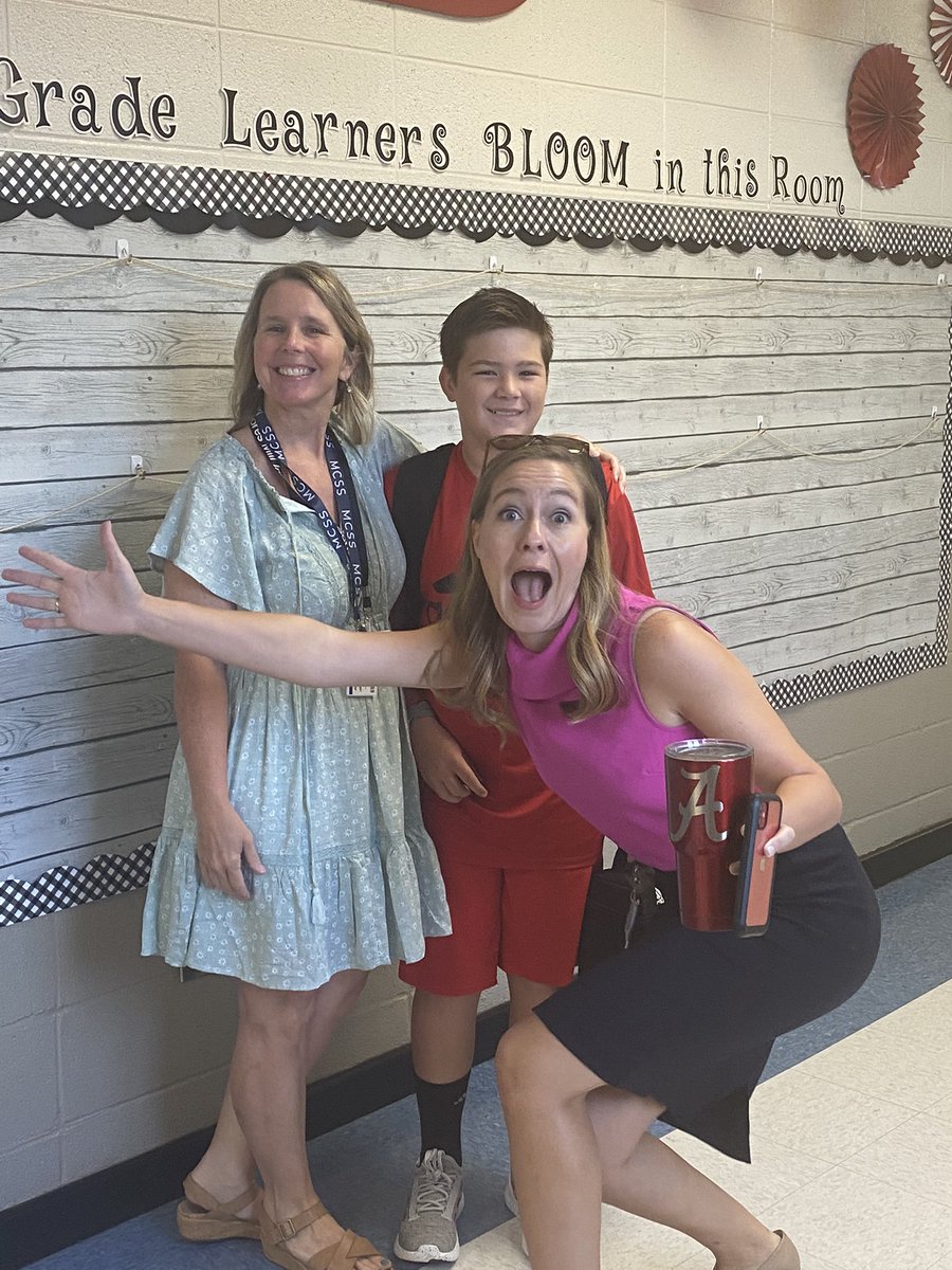 AmandaBoboQuick's tweet photo. First day of school pictures are always fun at The Mill @KimBrittonEdu @MMISWarriors https://t.co/LFjc8zohLN