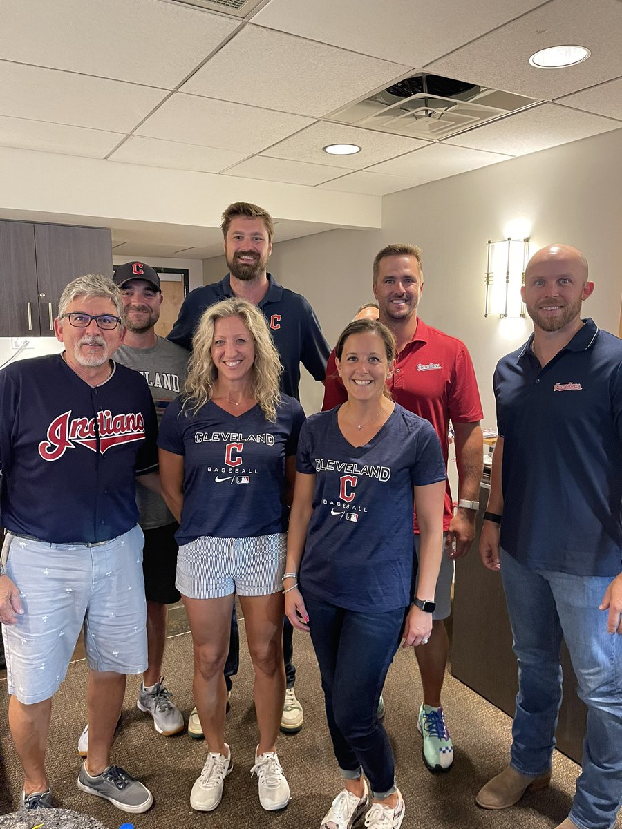 Indians Alumni in the house! <a href="/CleGuardians/">Cleveland Guardians</a> game ❤️⚾️💙