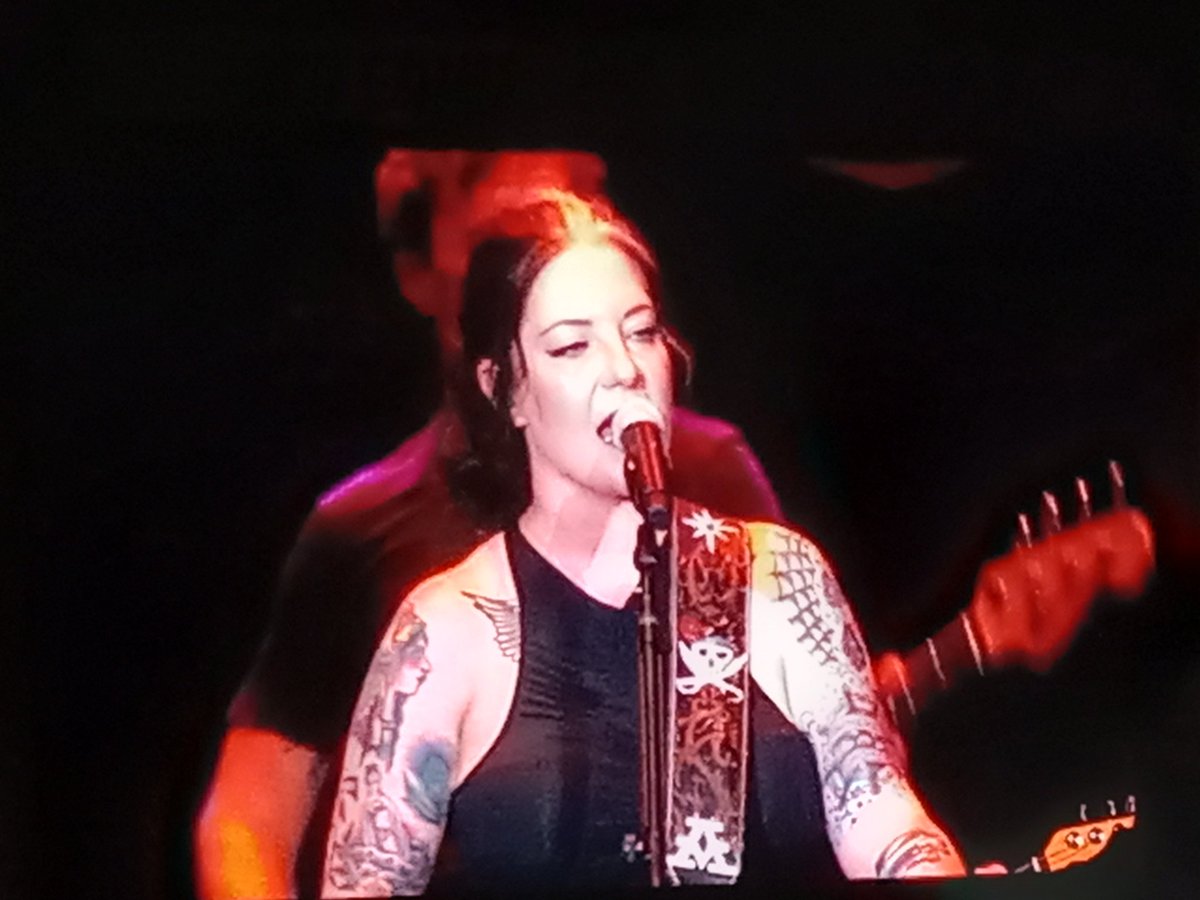 moonlitefire's tweet photo. Because #OneNightStandards are what we're doing π @AshleyMcBryde #BeersOnMeTour https://t.co/3BKfEWK7aP
