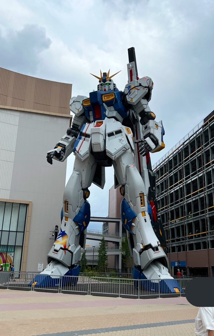 ふおー!初めて肉眼で見た!今までTVや動画などで見た気になっていたけど実際に見たら全然違う!実在感ヤバい…! 