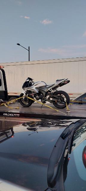 "No officer I don't need any help" #TorontoOpp DET officer caught up to the 23 year old rider after watching him stunt riding 162 km/hr on #HWY400 at the HWY7 off ramp  Charged: #StuntDriving #NoInsurance, obstruct plate and 3 other HTA offences. ^td