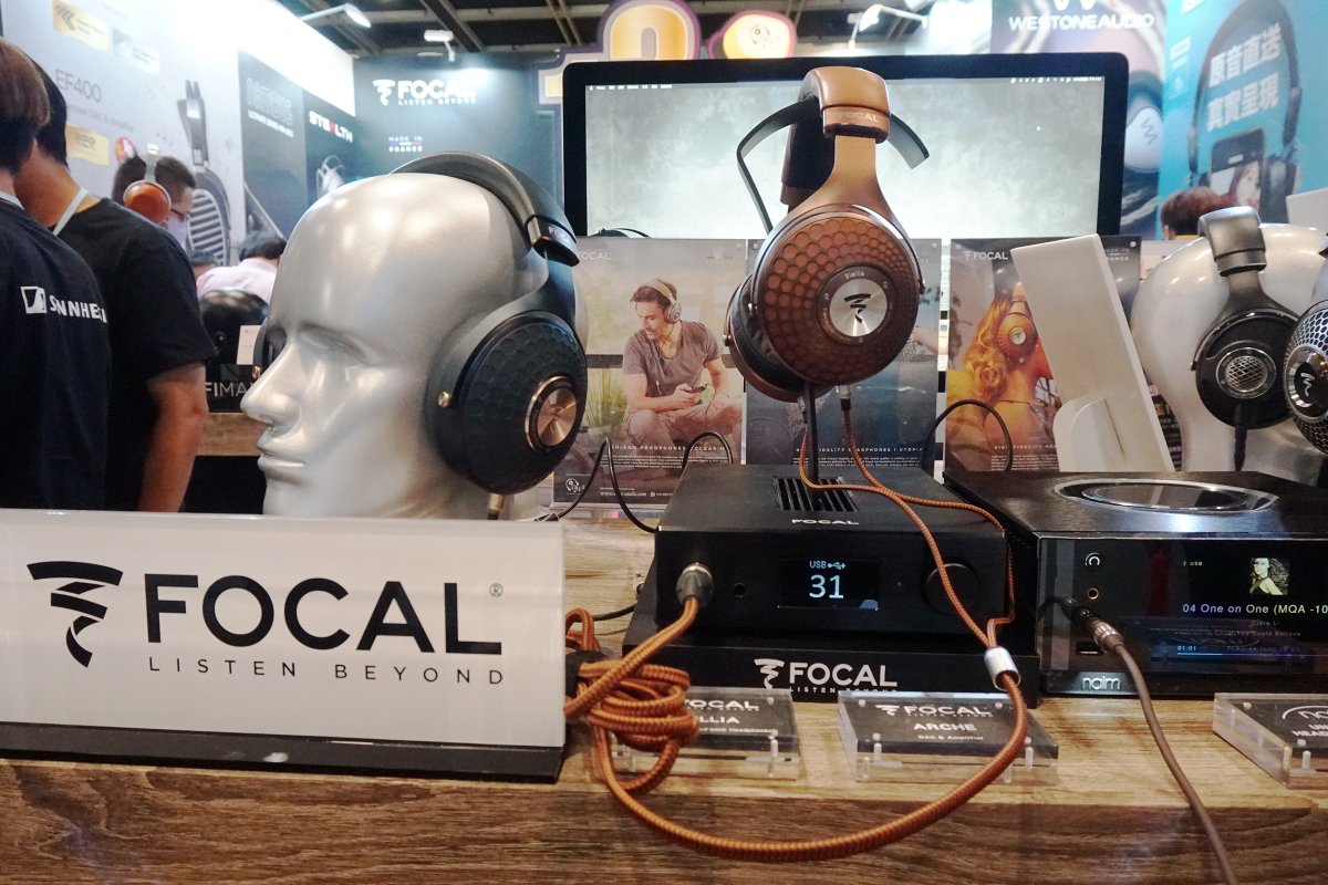 dmaaudio's tweet photo. 【#入手之選💖】

法國的傳統揚聲器品牌 Focal 旗艦級的 Stellia 用上獨特的 M 型純鈹振膜設計🌟，有助營造更明顯的動態及能量感💪，即使使用流動的音樂播放器材，亦非常容易輸出驅動！😎

#Focal #Stellia #closedbackheadphones #Focal #Arche #DAC #amplifier #AVShow2022 #hifishow #DMA #audio https://t.co/Hd529oc2XP