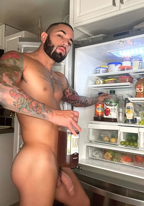 hmm&hellip; what to eat 🤨 https://t.co/y3nJ9Qb8pG