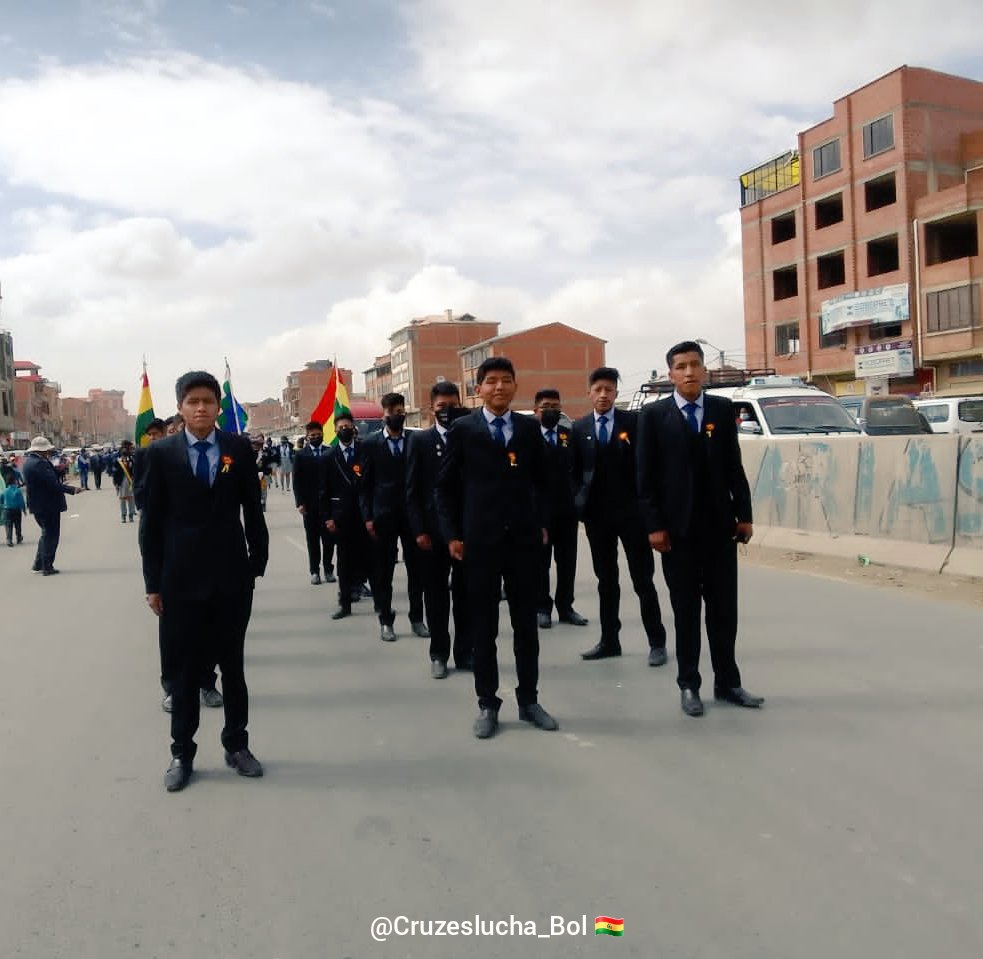 #5Ago. Como Promoción 2022 de la U.E. 'Venezuela-B' participamos por segundo día consecutivo del desfile en honor al 197 aniversario de la Independencia de nuestra amada #Bolivia.  Primero está el amor y sentimiento profundo por nuestra Patria, la que nos vio nacer a millones.