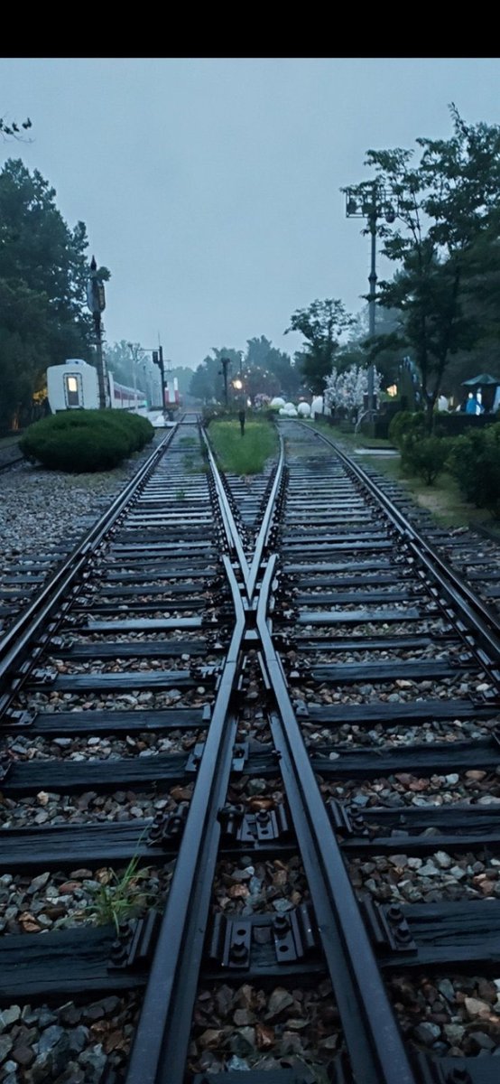 지금 우리 사이같은 이 길이 내맘을
사로잡는다.