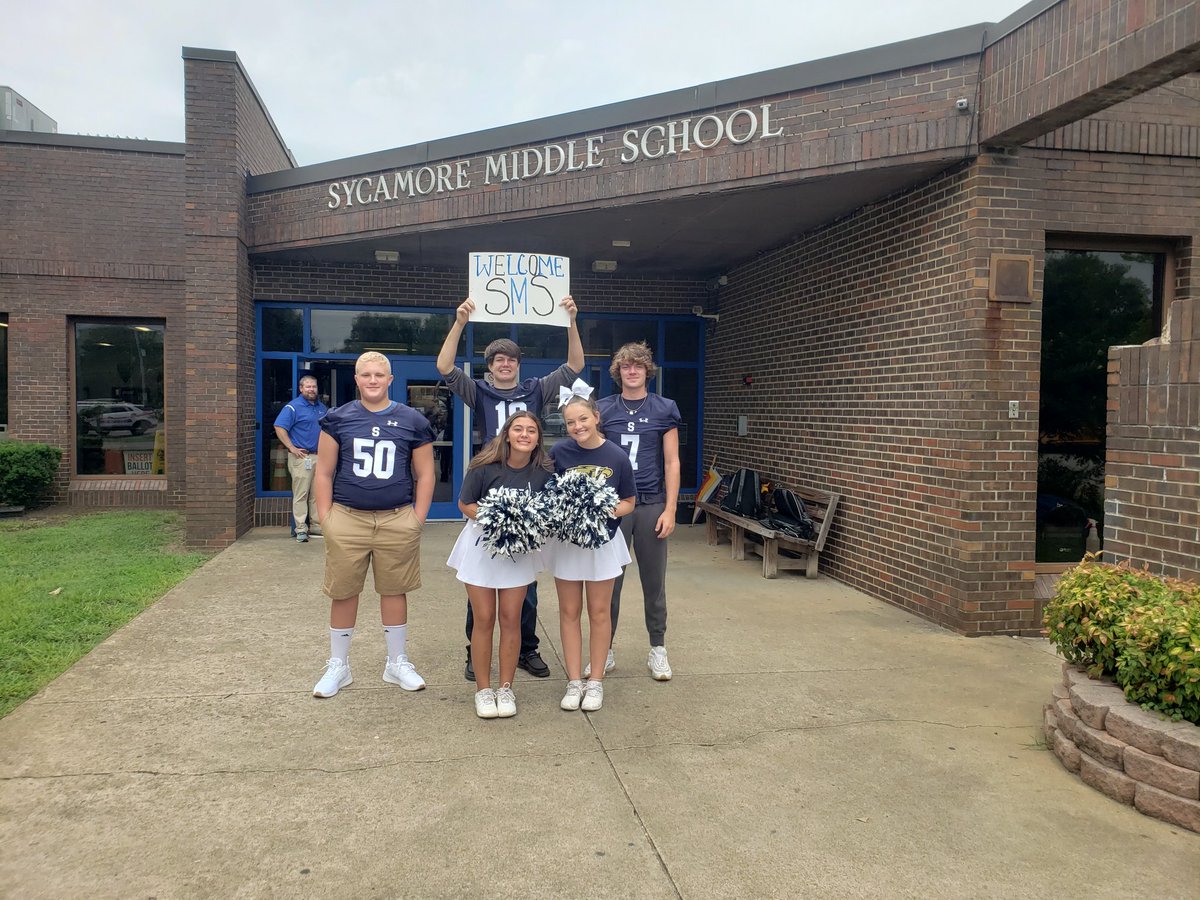 KnightsSms's tweet photo. Such a great first day of school @KnightsSms! Special thanks to our former Knights turned War Eagles who showed up early from @shs_sycpride to welcome our kids back to the kingdom! #ccsdtn https://t.co/YiPAOcOjwd