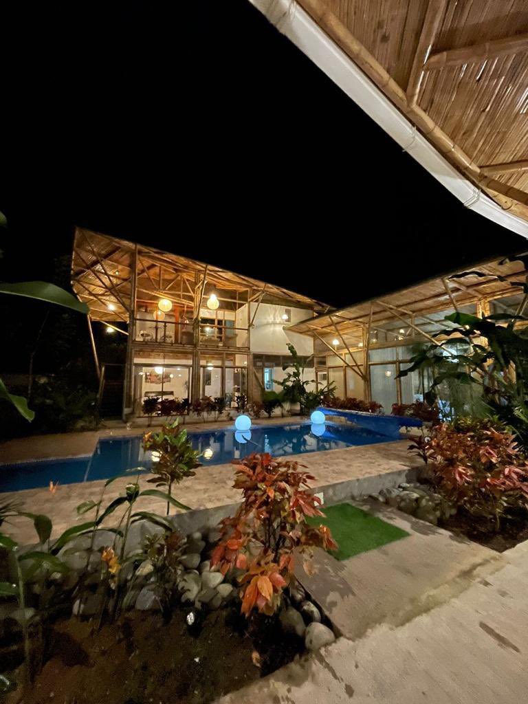 inbarlac's tweet photo. Ecuador cuenta con grandes arquitectos @ProaoXavier1 que maravillan cada día con nuevas construcciones con bambú-caña guadua 🎋🎋 y contribuyen a mitigar el cambio climático.#BambúConstrucciónSostenible #PiensaenBambú @inbarlac @BambuEcuador https://t.co/5p4lIANUjS