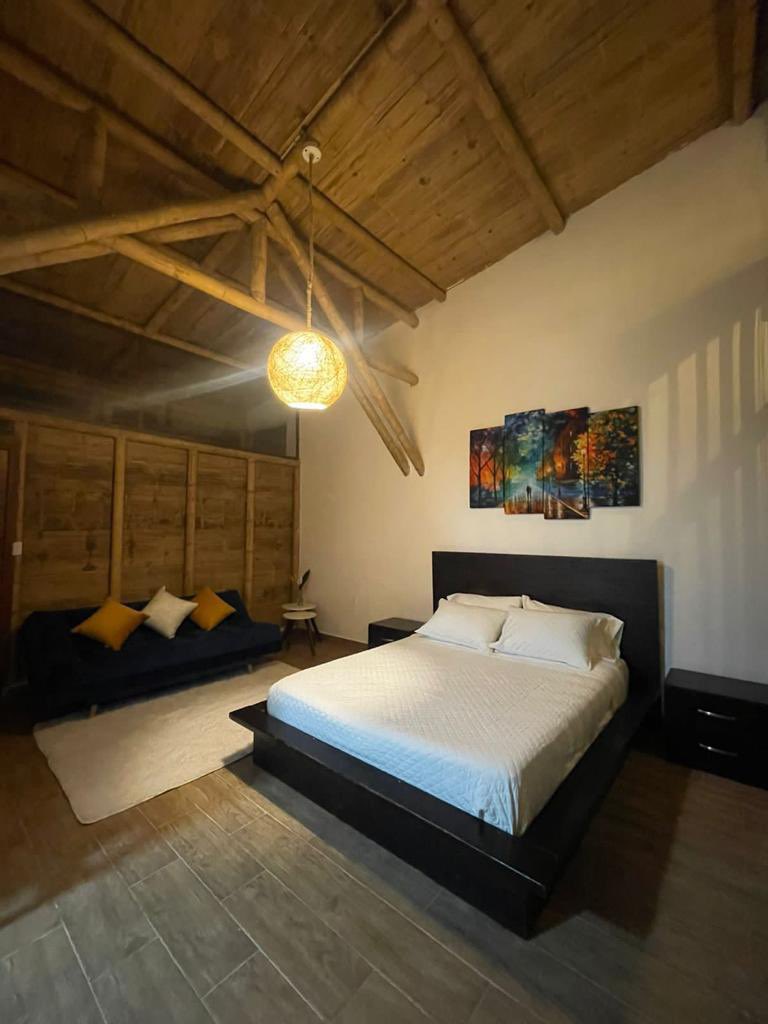 inbarlac's tweet photo. Ecuador cuenta con grandes arquitectos @ProaoXavier1 que maravillan cada día con nuevas construcciones con bambú-caña guadua 🎋🎋 y contribuyen a mitigar el cambio climático.#BambúConstrucciónSostenible #PiensaenBambú @inbarlac @BambuEcuador https://t.co/5p4lIANUjS