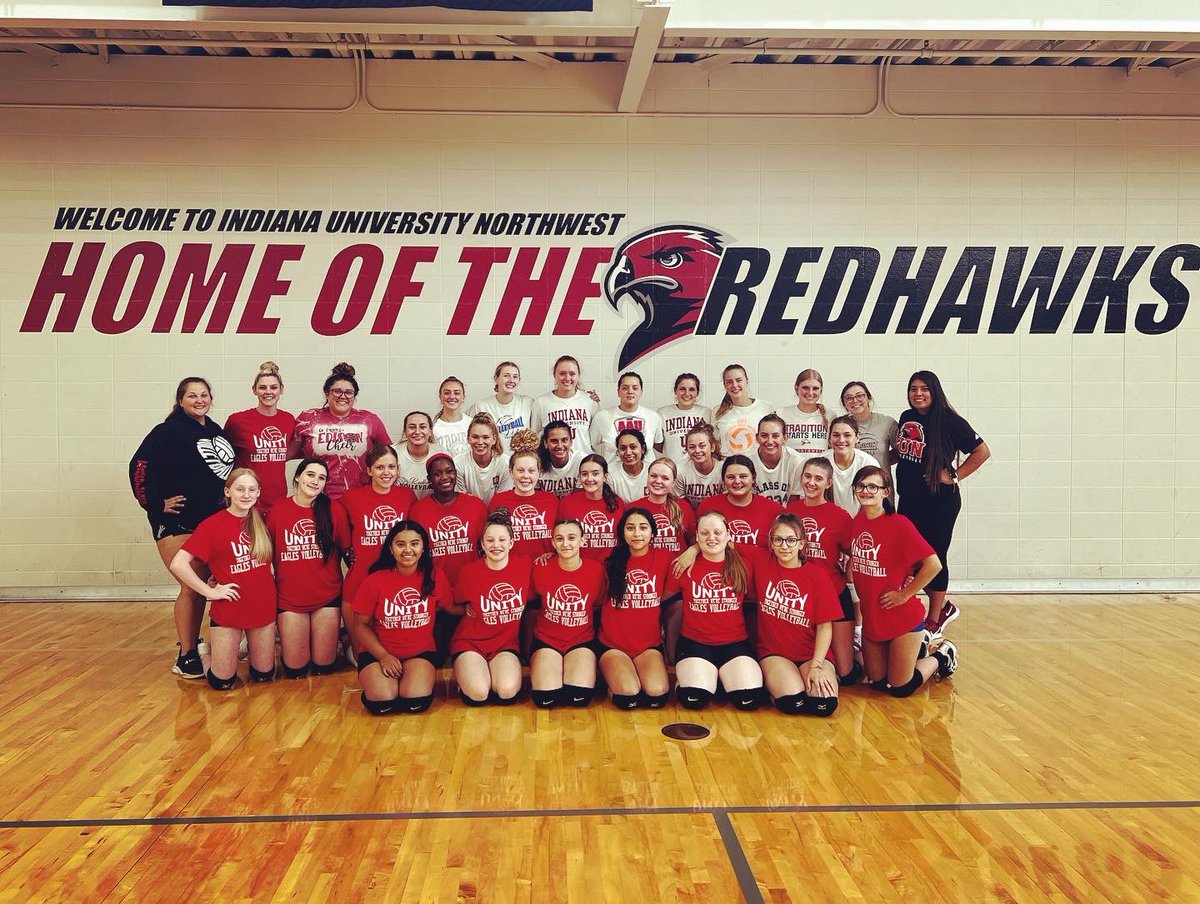 IUN_Volleyball's tweet photo. Friday Volleyball Fun with IUN VB Alum, Cassie Bryant &amp; her High School team, the Lake Station Eagles 🏐 #IUNVB #TheRedHawkway https://t.co/76TJakD5ZV