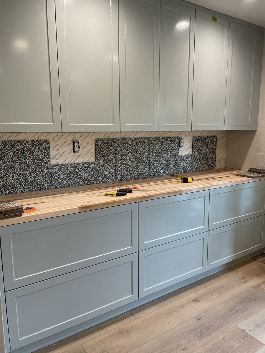 NerdUpNow's tweet photo. So this happened today. LOVE this tile! #SemiHandmade #agavecabinets #FloorAndDecor #backsplash #ikeakitchens https://t.co/mtG1fUJQsN