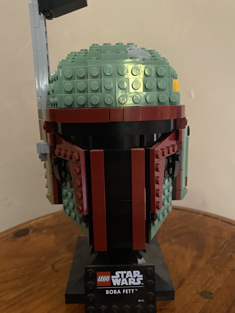 TheRealGorillie's tweet photo. Boba Fett Lego head 👍 #lego #strwars #bobafett https://t.co/tkWf6tbfq7