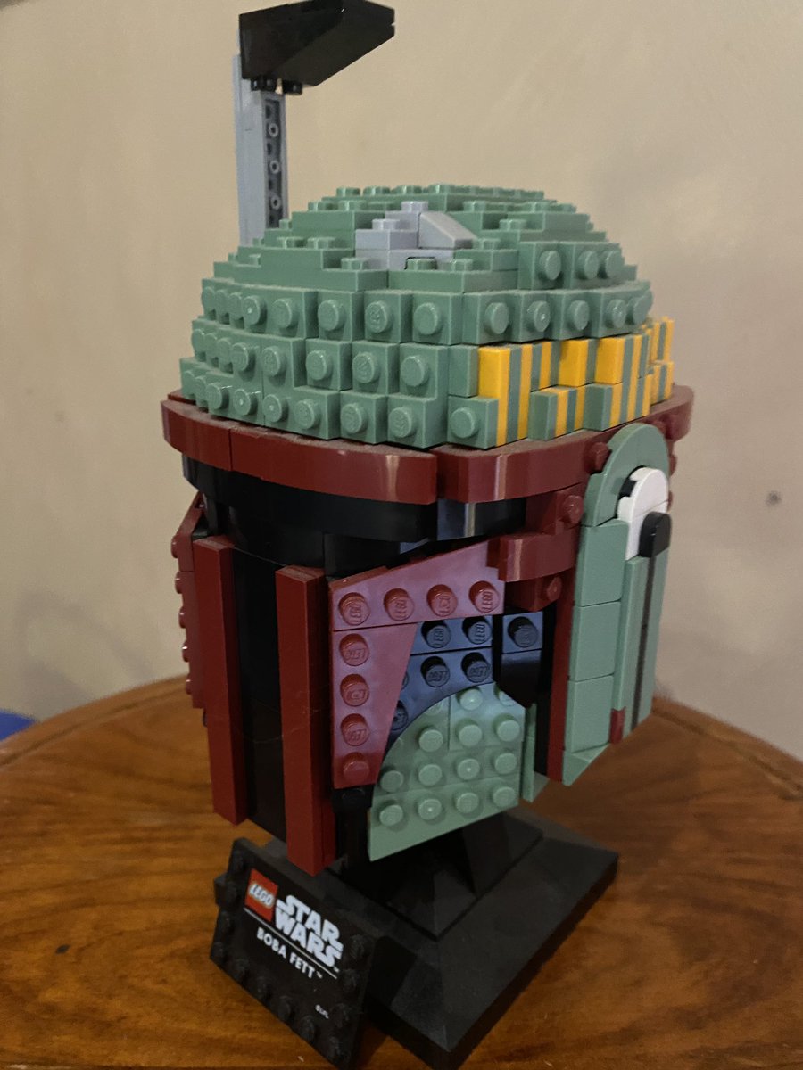 TheRealGorillie's tweet photo. Boba Fett Lego head 👍 #lego #strwars #bobafett https://t.co/tkWf6tbfq7