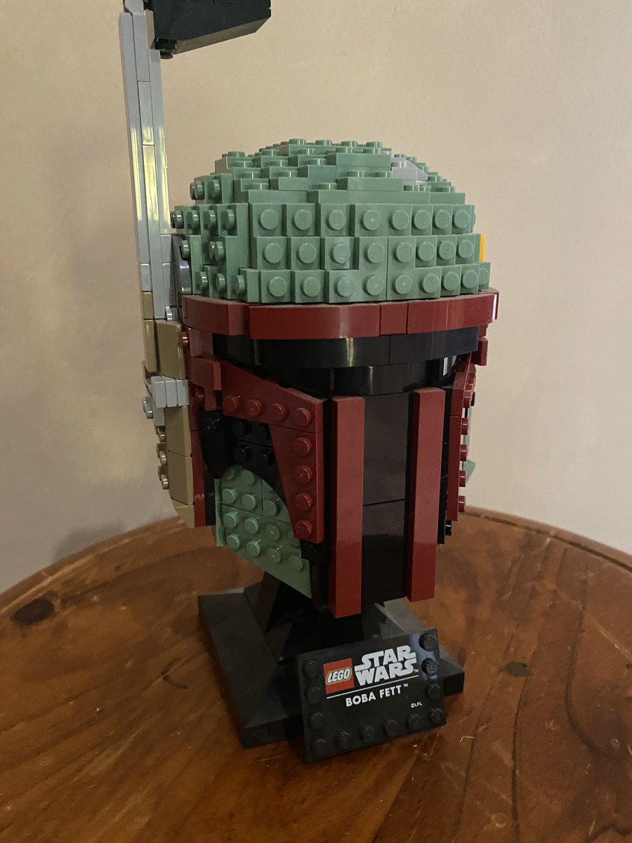 TheRealGorillie's tweet photo. Boba Fett Lego head 👍 #lego #strwars #bobafett https://t.co/tkWf6tbfq7